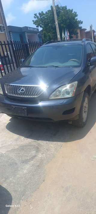 A picture of Rx 330 Fristbody Very Clean in and Out