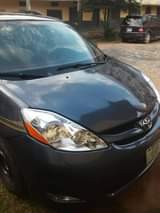 A picture of Toyota sienna 2006 model in good working condition Location Nnewi
