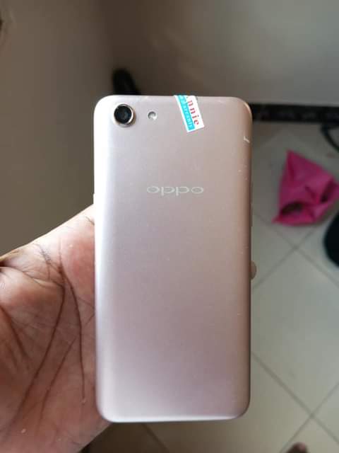 A picture of OPPO A83