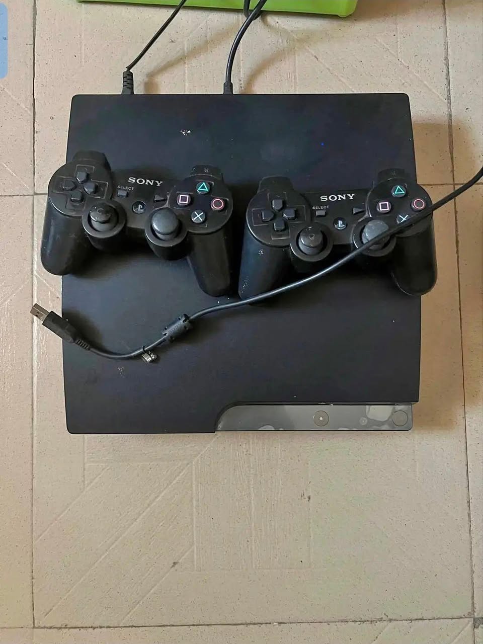 A picture of Ps3 Slim and Fat