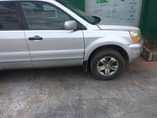 A picture of Honda pilot 2004