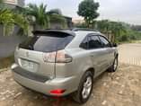 A picture of LEXUS RX330