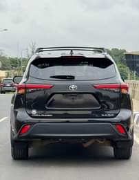A picture of Toyota Highlander 2021 foreign used 28k mileage Price 50M Everything