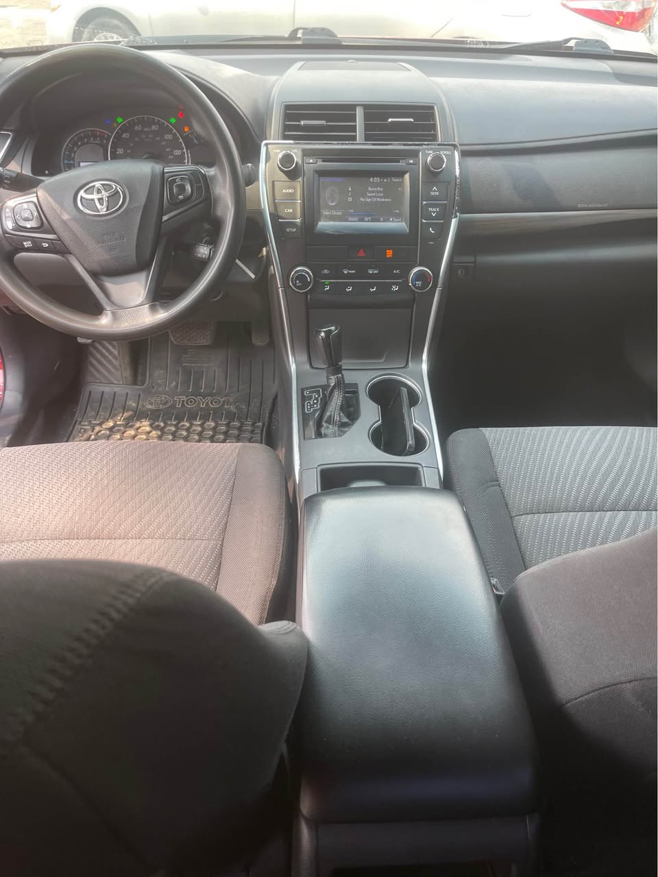 A picture of 2015 Toyota Camry LE