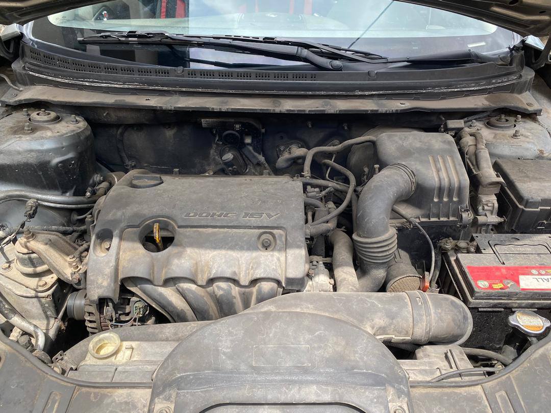 A picture of 08133920452 Kia Cerato 2011 Automatic transmission Painted Engine and Gear
