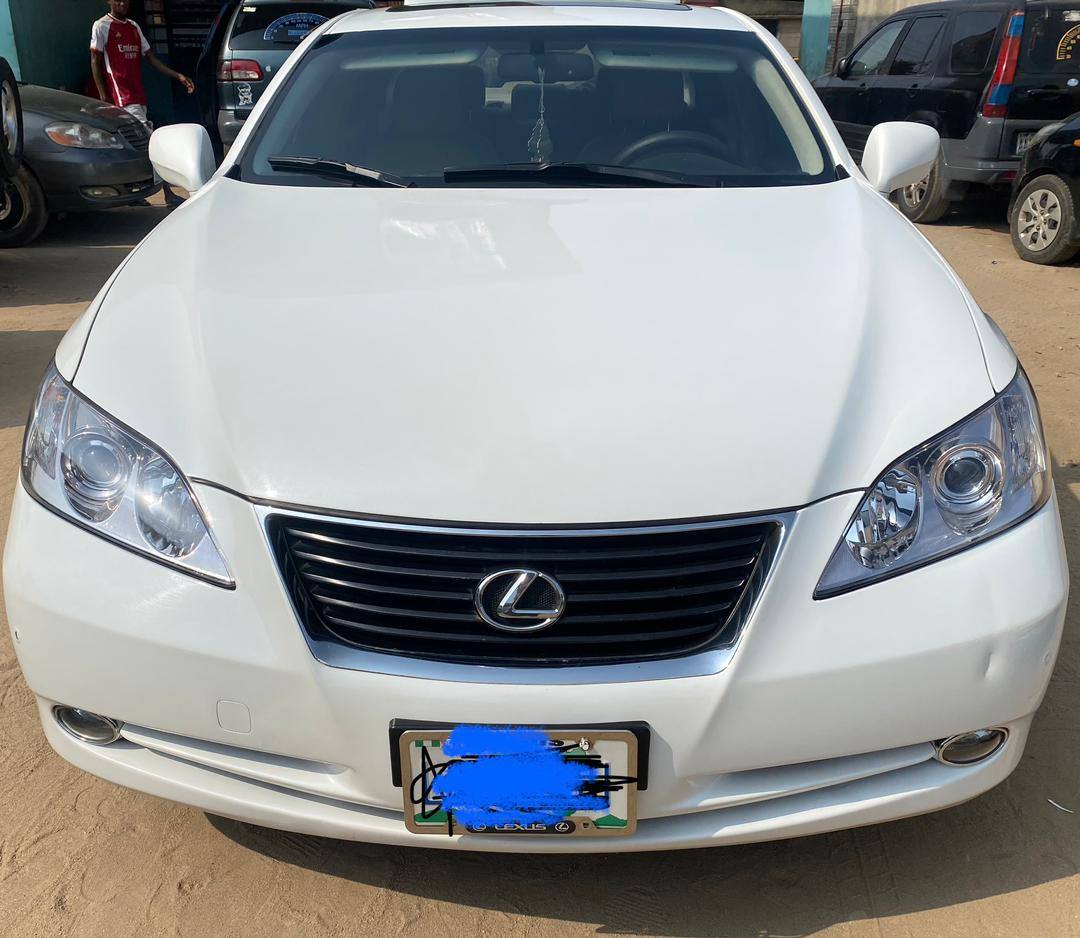 A picture of This is a very very clean and lovely ES350 2009