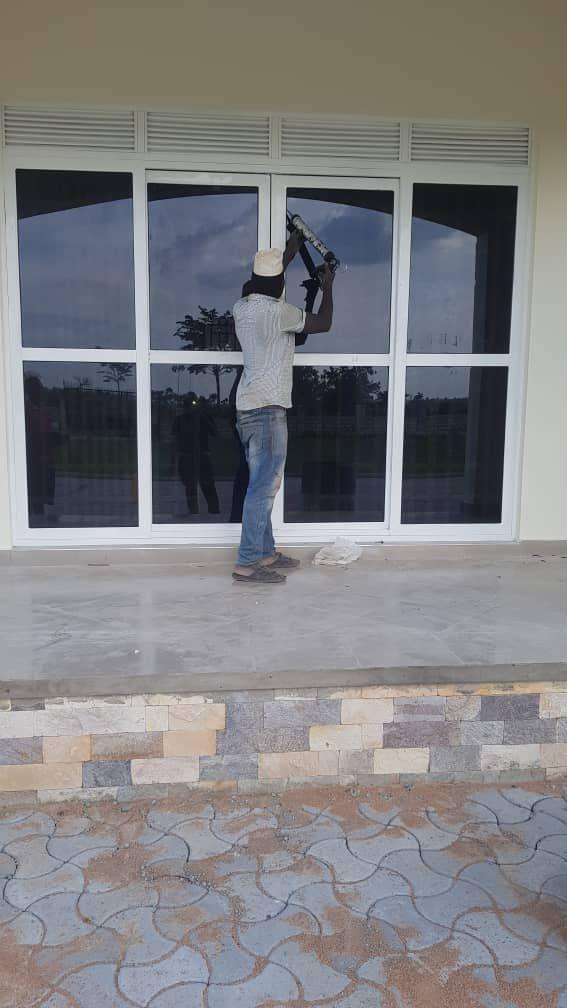 A picture of Glass dealers