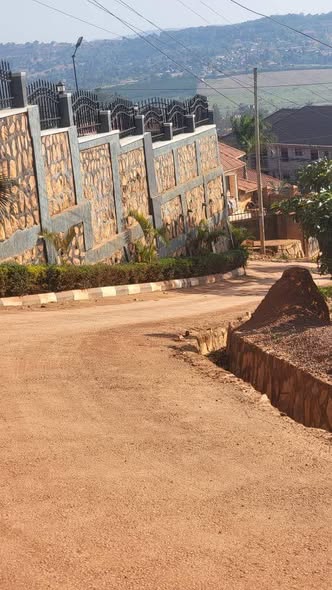 A picture of QUICK SALE URGENT MONEY NEEDED Sseguku katale Entebbe road 13decimals