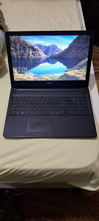 A picture of Quick sale Dell Core i5 7th gen