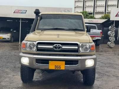 A picture of Toyota LandCruiser Pickup Registered Number DGG Price 119 8ml Negotiable
