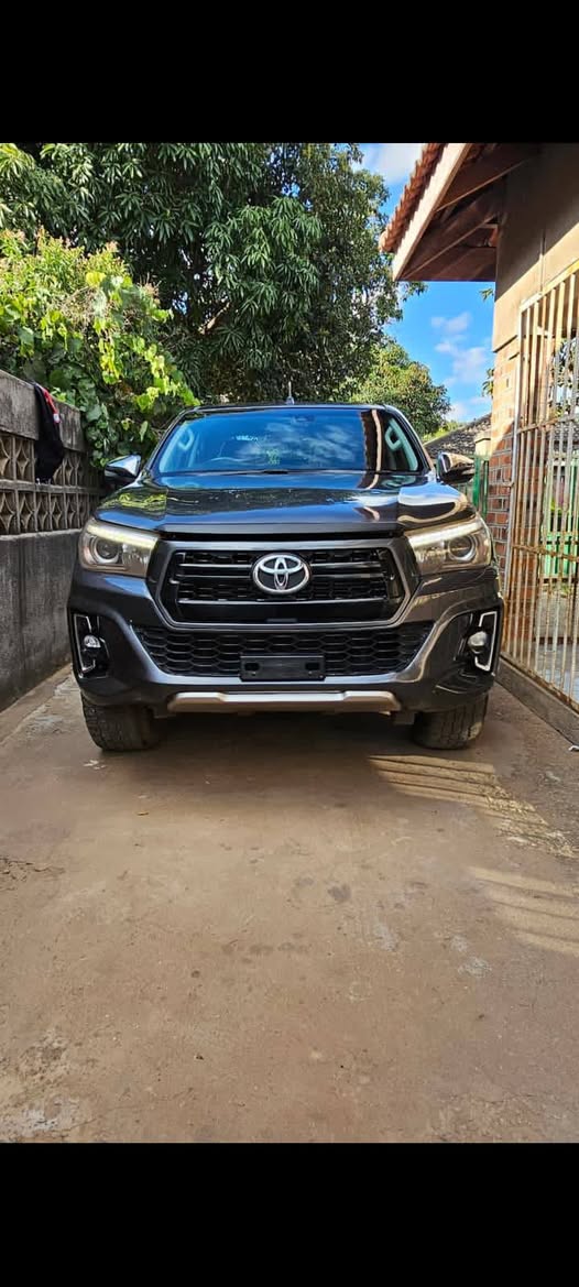 used toyota hilux