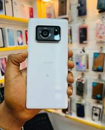 A picture of AQUOS R6