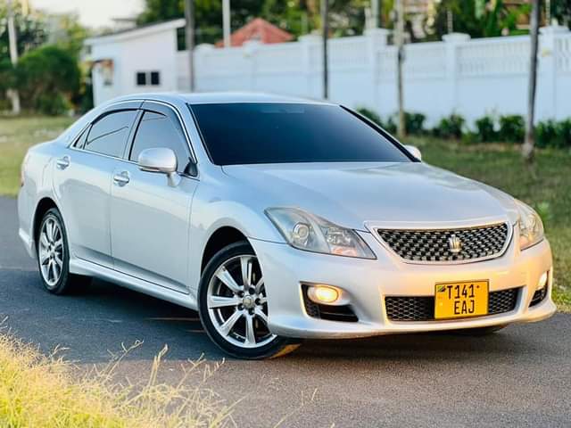 A picture of Toyota CROWN 