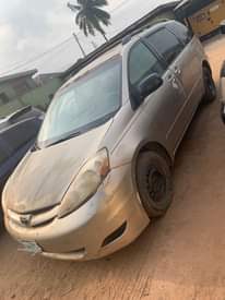 A picture of Toyota sienna 2007