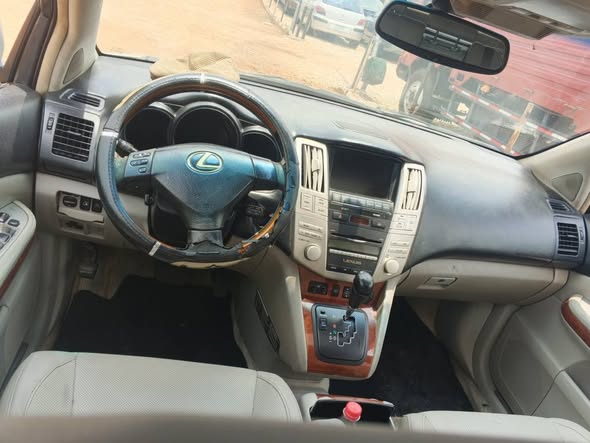 A picture of Lexus Rx 330