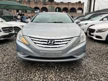 A picture of Hyundai Sonata 2012