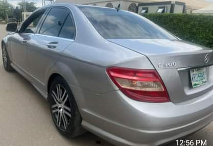 A picture of 2009 first body C300 with untampered engine and gear selling