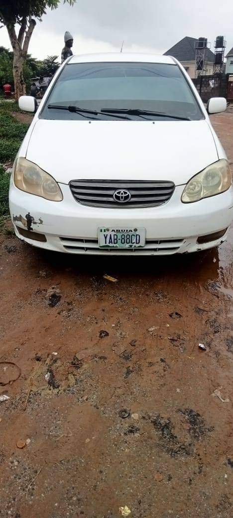 A picture of 2006 Corrola Toyota Clean