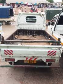 A picture of Gari haina kipengele Mwenyewe anashida zake