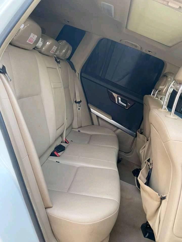 A picture of 2010 GLK 350 model