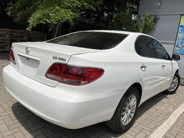 A picture of SUPER CLEAN REGISTERED BUT NOT USED LEXUS ES330