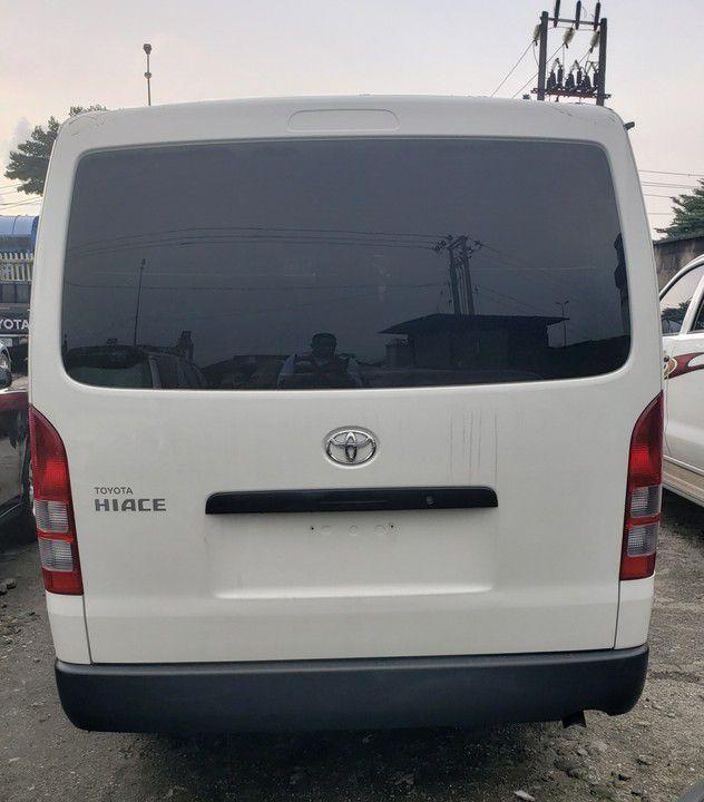 A picture of Toyota Haice Bus