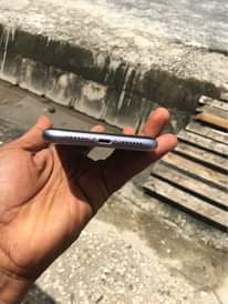 A picture of Iphone 11 Plain GB 128 Laini mbili