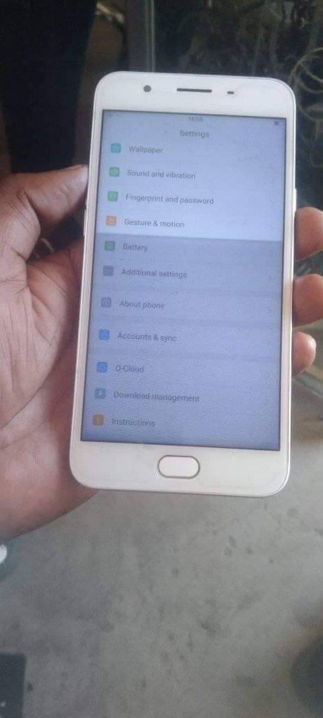 A picture of OPPO F1S. CALL 0774423291 UBUNGO DAR