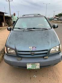 A picture of 2002 TOYOTA Sienna