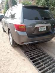 A picture of Neatly Used First Body Toyota Highlander 2009 Model Limited Keyless
