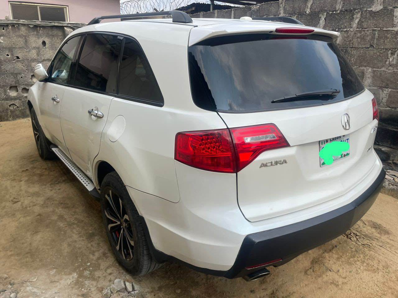 A picture of Acura MDX 2008 first body everything is working perfectly