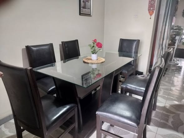 A picture of Dining table