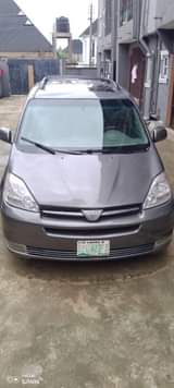 A picture of Executive Sienna No single issue Come with your mechanic Buy