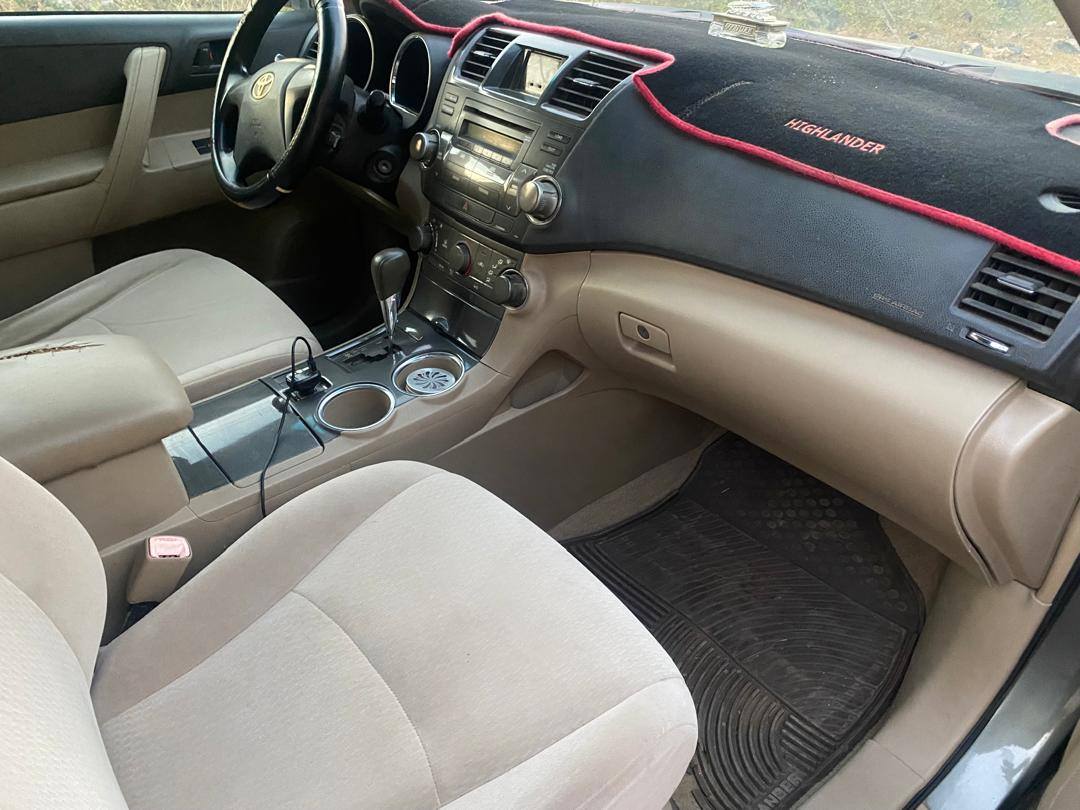 A picture of Neat Toyota Highlander 09