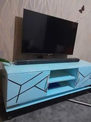 A picture of Quick Tv43 Hisense and L sofar in good condition