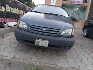 A picture of 2002 TOYOTA SIENNA