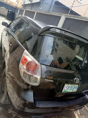 A picture of Toyota matrix 06