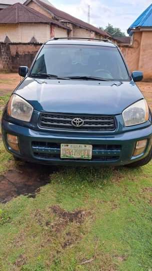 A picture of 2003 Toyota Rav4