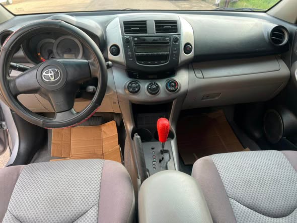 A picture of NIGERIAN USED TOYOTA RAV4 2007 MODEL