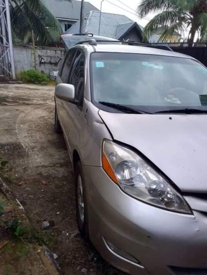 A picture of 2008 Toyota Sienna 09078854848