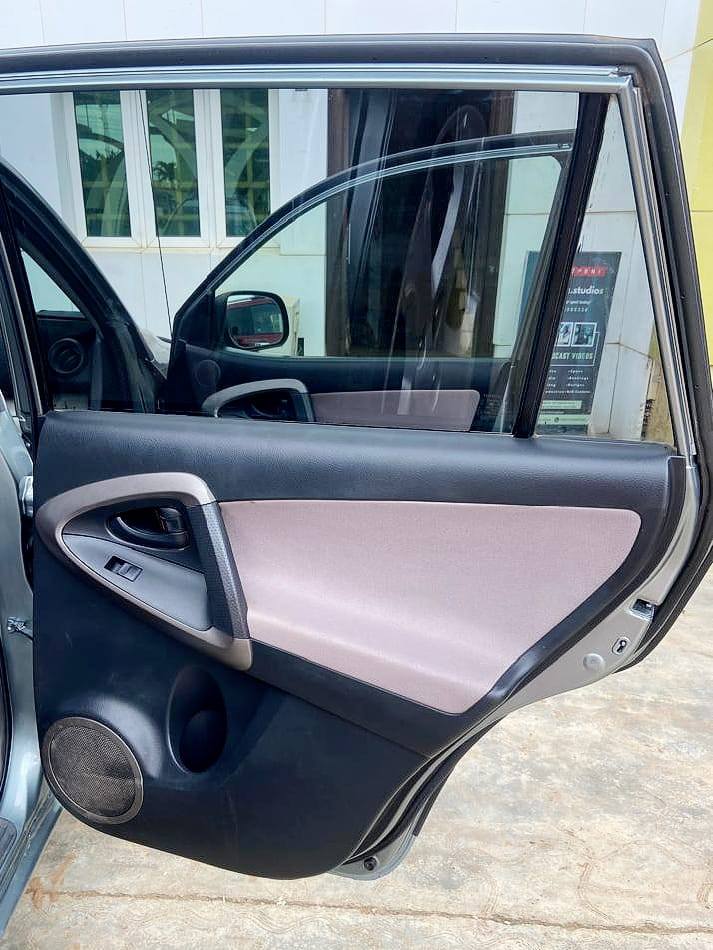 A picture of 09 rav4