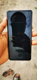 A picture of Samsung S10 Plus