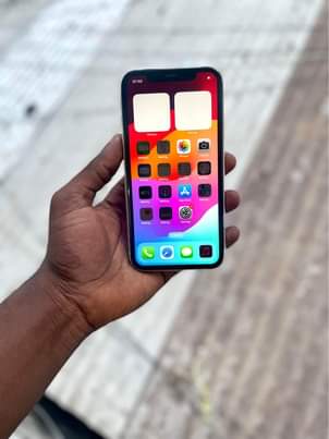 A picture of iPhone 11 PLAIN