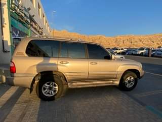 A picture of Lexus LX470 2000model