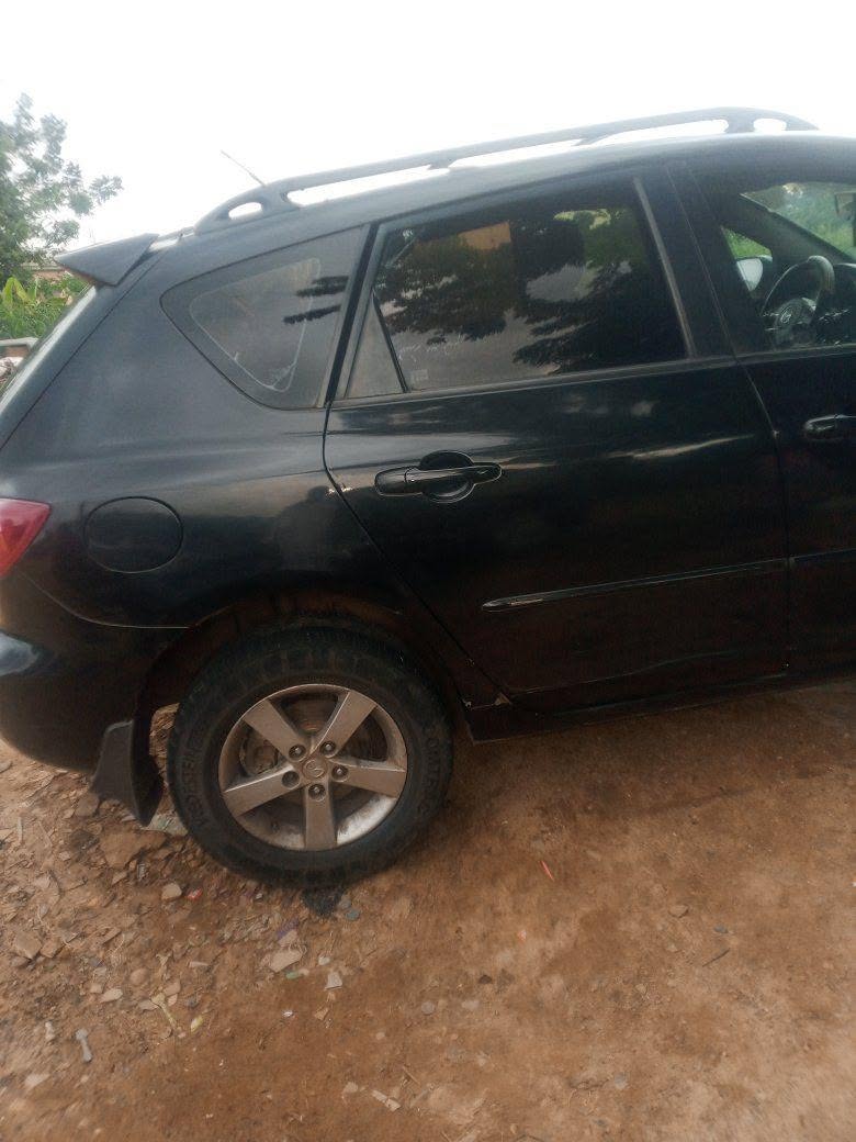 A picture of 2005 Mazda 3