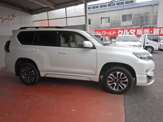 A picture of TOYOTA LAND CRUISER