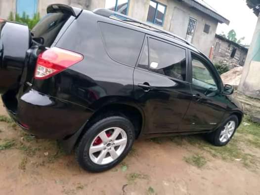 A picture of Toyota RAV4 2008 model Silent V4 Engine Smooth gear transmission