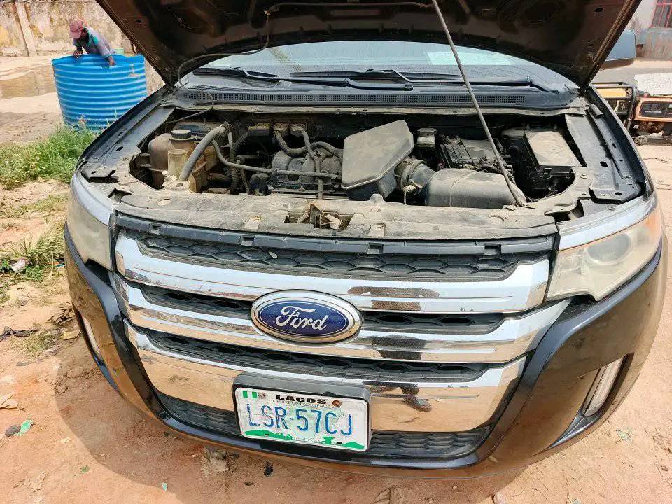 A picture of 07 Ford edge