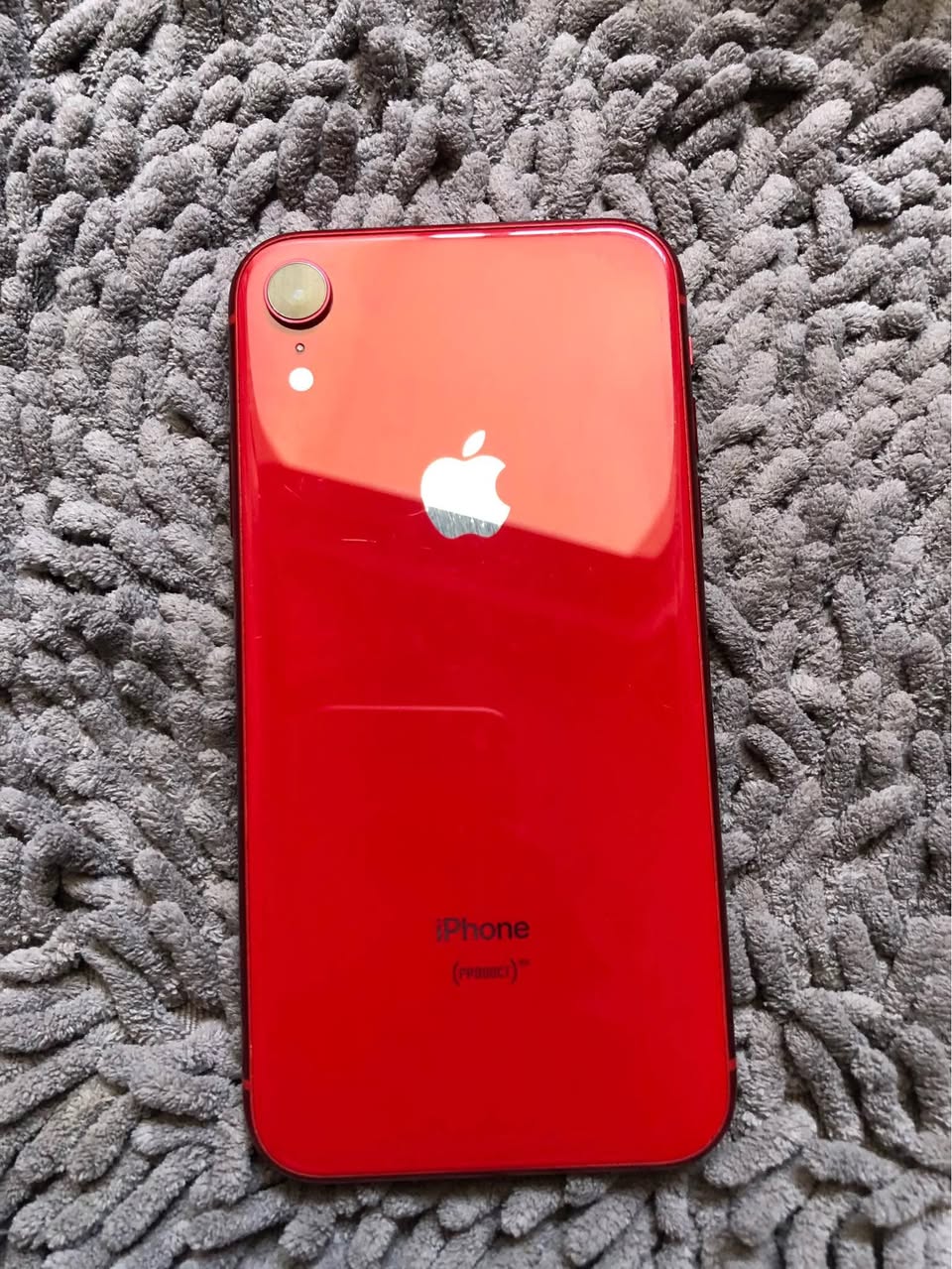 A picture of iPhone XR. 64gb