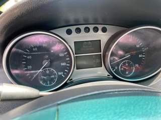 A picture of Mercedes Benz ML500